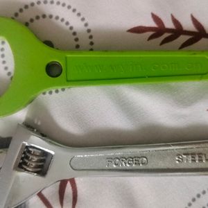 ADJUSTABLE WRENCH