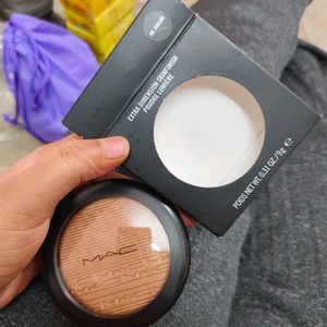 M.A.C Highlighter In Shade Oh, Darling