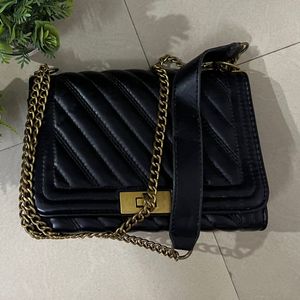 Classy Black Bag With Golden Chain