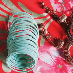 hand bangles with velvet chudi