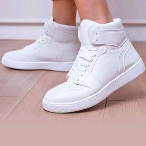 High Top Sneakers😍