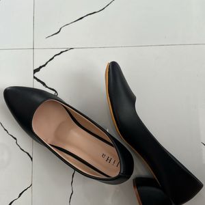 Black matte block pump heels