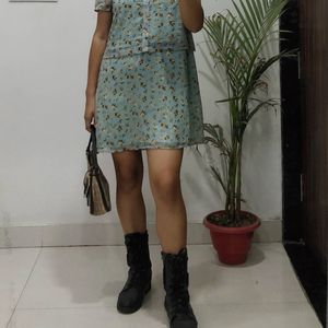 Sea Green Knee-length loose fit dress.