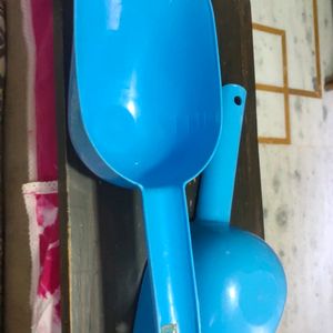 2measuring Cups Come Spoon