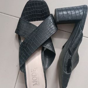 Mode by Red Tape, Black croc leather heel