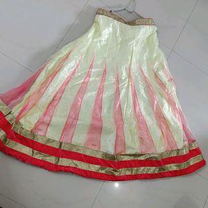 LEHNGA AND CHOLI WITH HEAVY DUPATTA 🤩fits S to M (Negotiable)