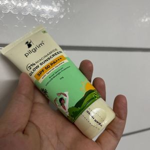 Pilgrim 2% Niacinamide Glow Sunscreen SPF 50 +++ f