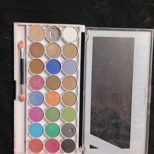 24 Colour Eyeshadow For Womens