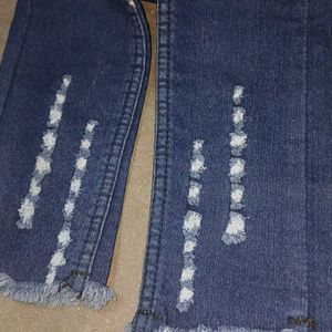 Highly Comfortable Blue Rigged Denim Jeans