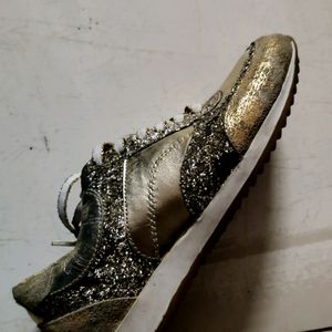 Gold Sneaker