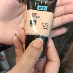 Maybelline New York Fit Me Liquid Foundation Tube