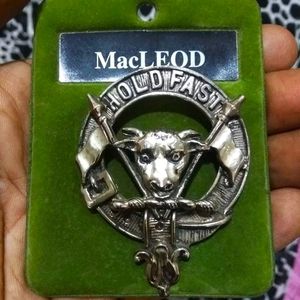 MacLeod Clan Crest Badge / Brooch in Pewter