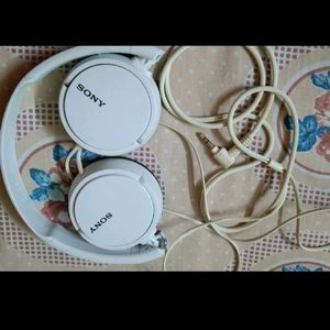Branded Headphones 🎧♥️