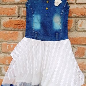 All types of children's clothes are available.