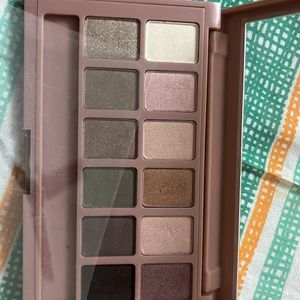 Maybelline New York Blushed Nudes EyeshadoPallete