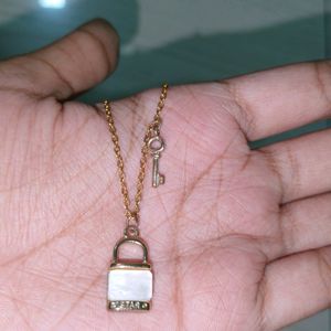 Korean Lock And Key Neckpiece