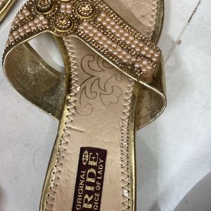 Party Wear Slipper For Grabs