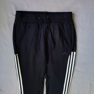 Adidas black track pant looking good