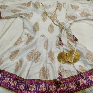 Ahalyaa white and purple ethnic V Neck Tunic