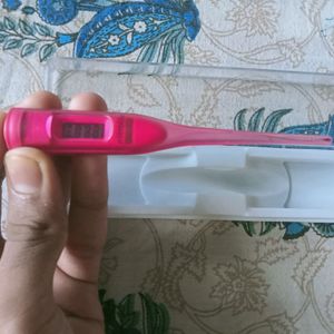 Digital Thermometer With Transparent Body