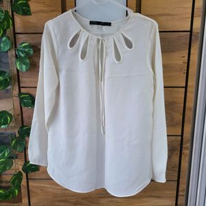 Zara Off White Top With Neck Pattern