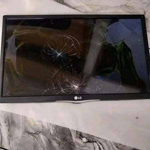 24 Inches LG TV Display Crack He