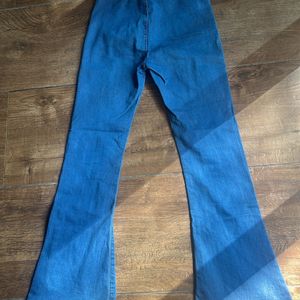 Bootcut Denim 👖 Jeans - Medium