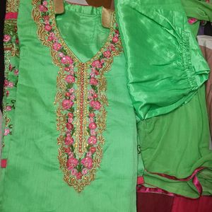 Elegant Green Embroidered Suit Set With Dupatta