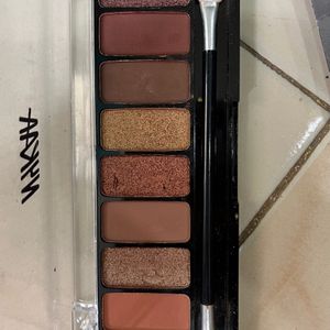 Smokey At 18 By Nykaa Eyeshadow Pallete