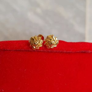 Beautiful New Flower Desine Studs