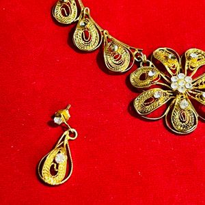 Artificial golden jewellery set