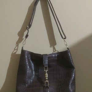 Classy Leather Handbag 🎀