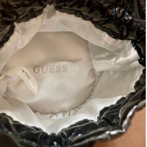 GUESS POUCH (ORIGINAL)