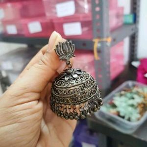 Beautiful Black Nikil Lotus Tops Jhumka