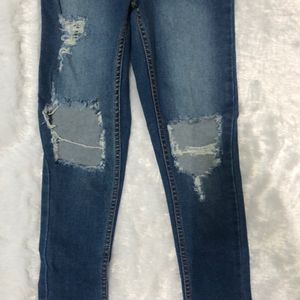 Distressed skinny jeans