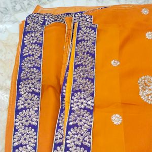 Beautiful saree..small border.1 time used..30min