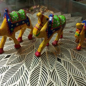 Home Decor Items- Camels And Plant