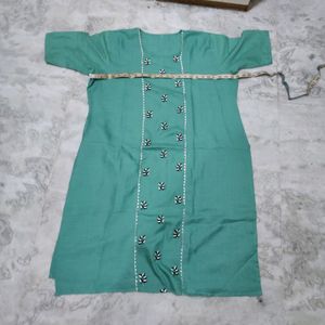 Bust 50 Green Kurti