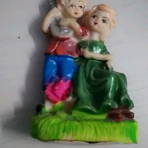 Poly Resin Couple Showpiece