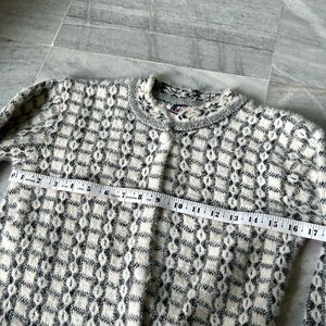 WOOLEN SWEATER