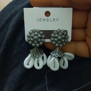 Beautiful Silver Earnings with White Hanging Shell