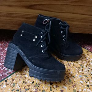 Boots. Black Stylish Boots For Girls And Women.