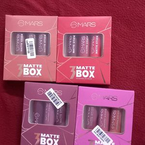 4 Full Sets Of Hyped Lipstick Combos ..