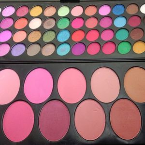 Eyeshadow Palette With Blush