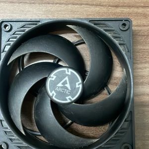 ARCTIC P12 - Pressure-optimised 120 mm Fan