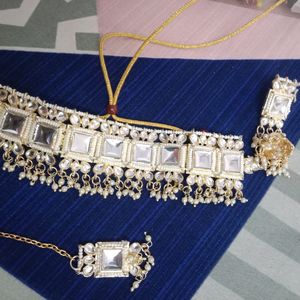 Necklace Set With Mangtika