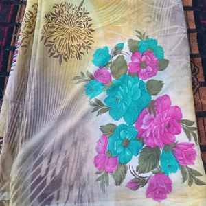 Floral Pattern Plain Saree