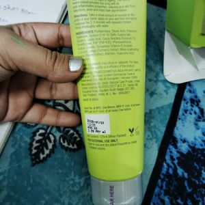 Facescanada Urban Balance Daily Cleansing Mousse