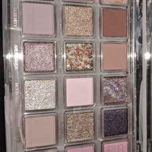 Huda Beauty Rose Quartz Eyeshadow Palette