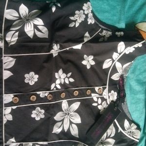 Beautiful Kurti Of Black 🖤 n White 🤍 flowers